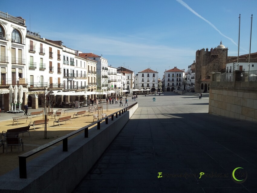 Ver Entrada a la Plaza Mayor de Cáceres