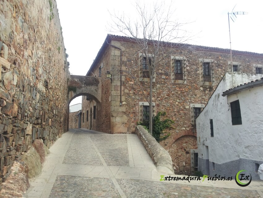 Ver Entrada al barrio judio