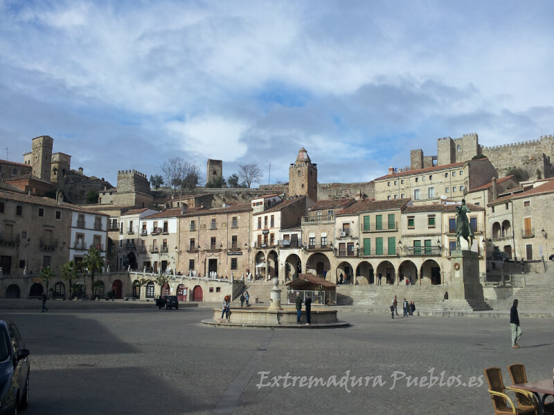 Ver Plaza Mayor de Trujillo